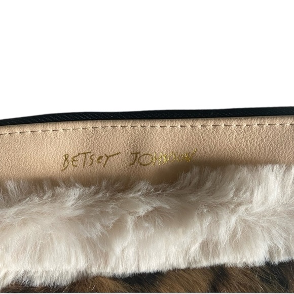 Betsey Johnson Faux Fur Wristlet Cream and Black with Leopard Print - Picture 9 of 9